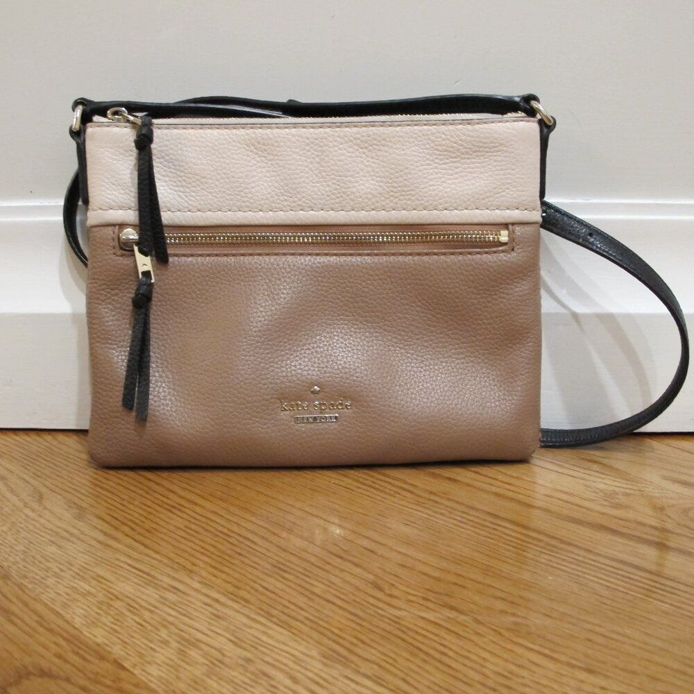 KATE SPADE NEW YORK jackson gabriele crossbody bag zip tan white leather 8x10